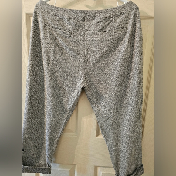 LuLuLemon Capris - Picture 3 of 3
